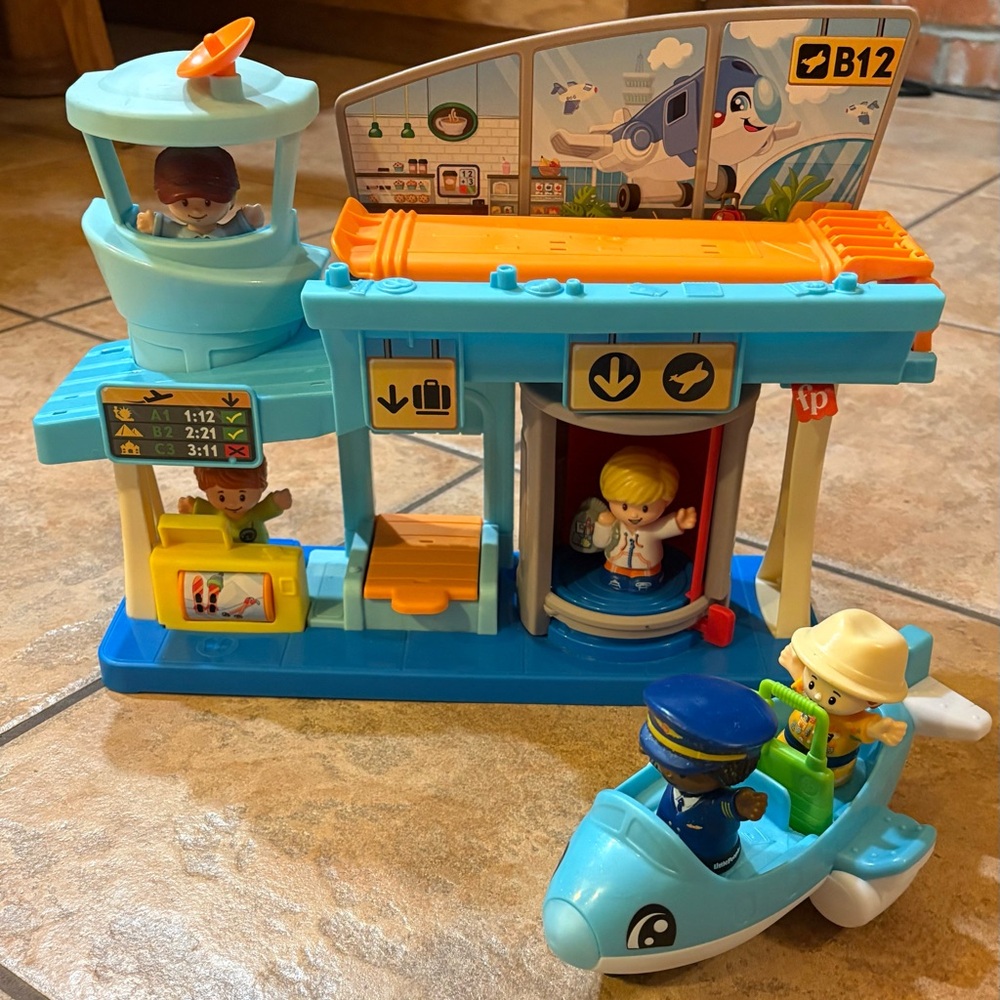 Fisher Price Little People Everyday Adventures Airport with Airplane + 5 People